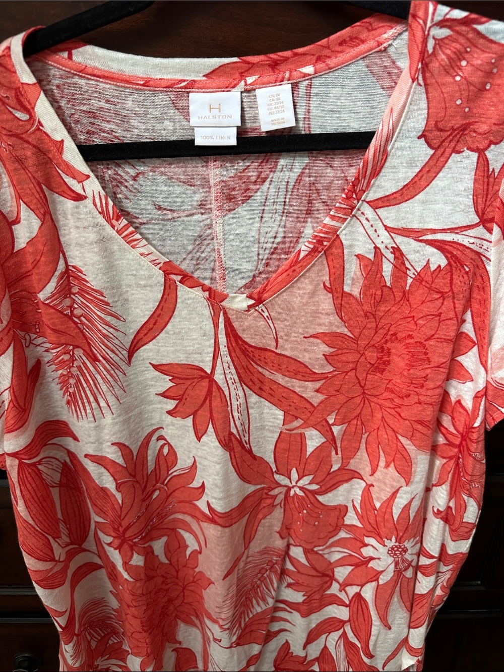 Halston Heritage Coral Floral V-Neck Short Sleeve Tee